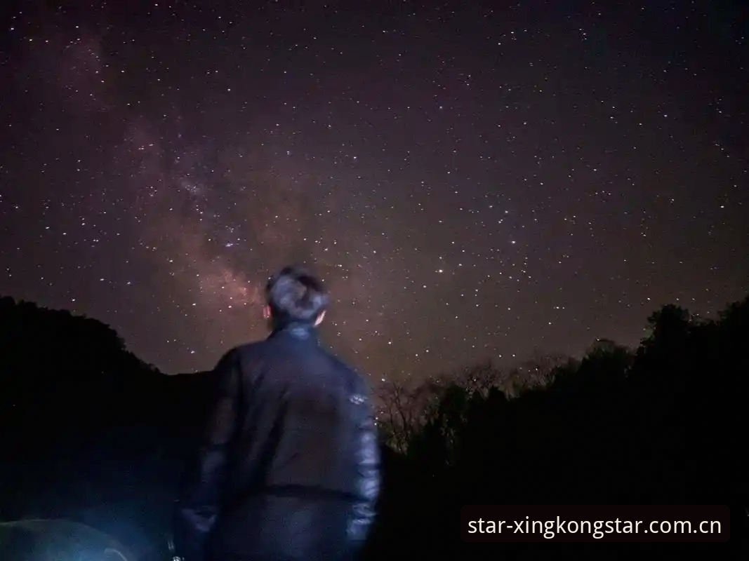 你是否也有过这样的经历——深夜刷手机，忽然想看一眼星空，打开某个天文App，却被一堆英文术语和欧美星座图劝退？明明抬头就能看见的月亮，到了屏幕上反倒变得陌生了。别急着承认，我猜你真正想问的是：有没有一个中国本土、能看懂、还能离线看星星的东西？有。但前提是，你得先知道怎么不踩坑。